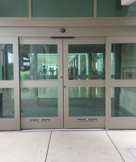 SECONDARY STANLEY DuraStorm Hurricane Automatic Door 7-WEB_4